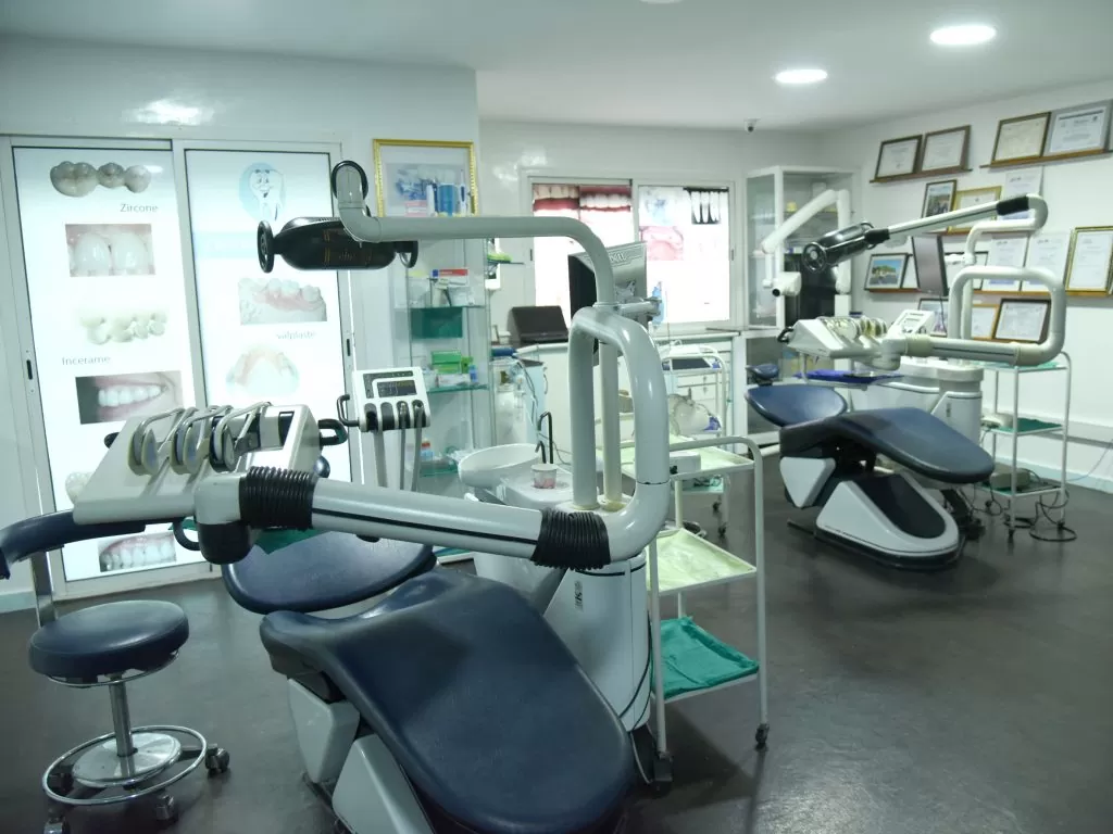 deuxième salle de soins dentaire au centre QAMARI de casablanca